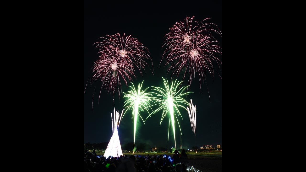 HDR] 2023 第7回 ZAMA made 田んぼ de X'MAS / 響屋大曲煙火 - YouTube