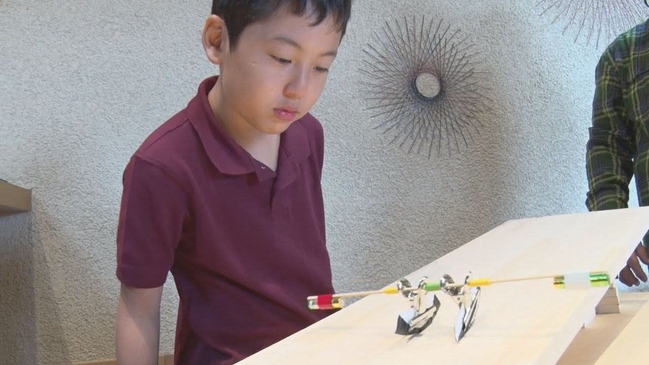 二足歩行 坂道ロボット を作って遊ぼう 目玉クリップが歩きだすよ Youtube