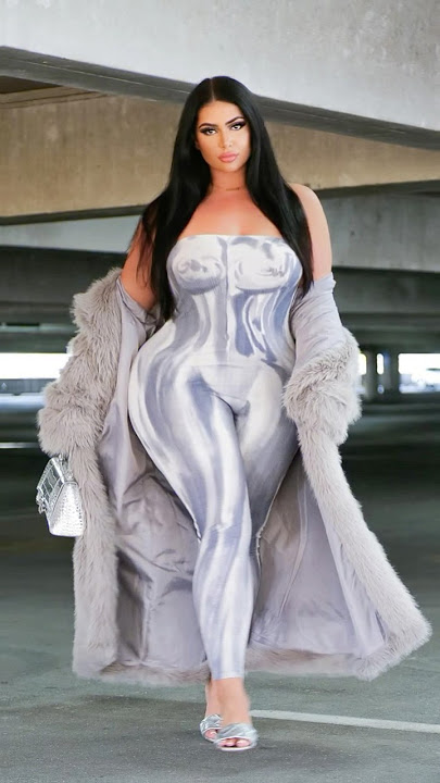 SAMMYY02K ~ Plus Size Curvaceous Glamour Model ~ Bio #shorts