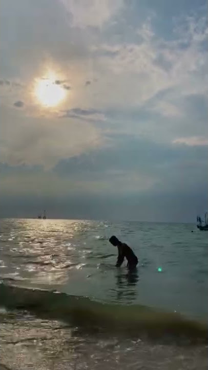 Senja di pulau gili genting