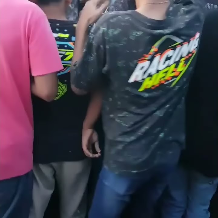 F1zr Vs F1zr  Crash hampir tabrak penonton