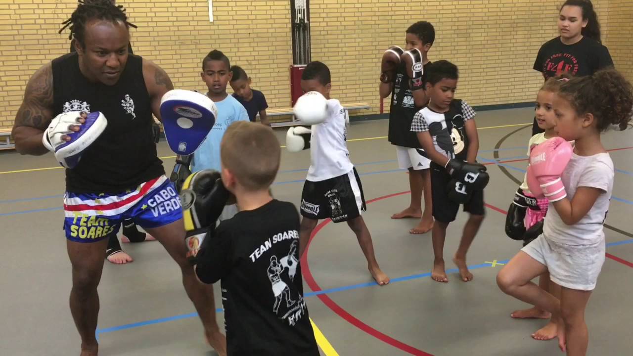 Kickboksen training voor kinderen v.a 5 jaar tot 14 Bij Team in Rotterdam - YouTube