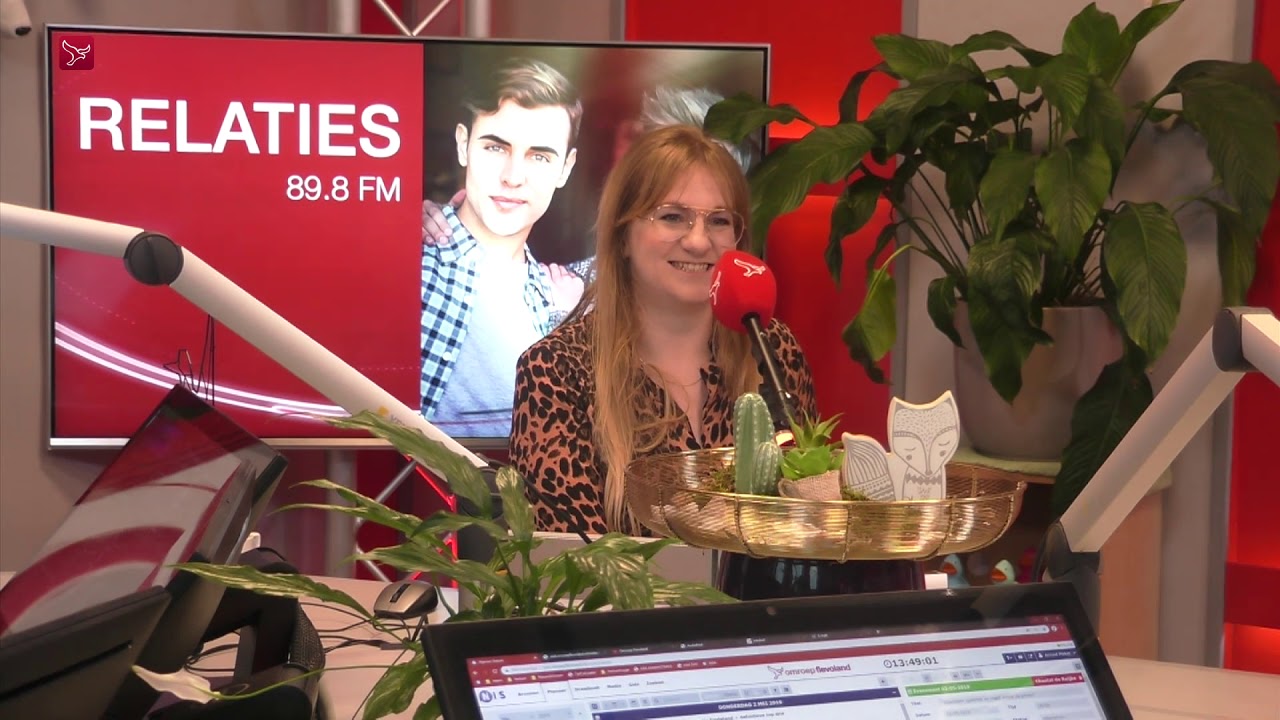 Hoe houd je je relatie spannend? - YouTube