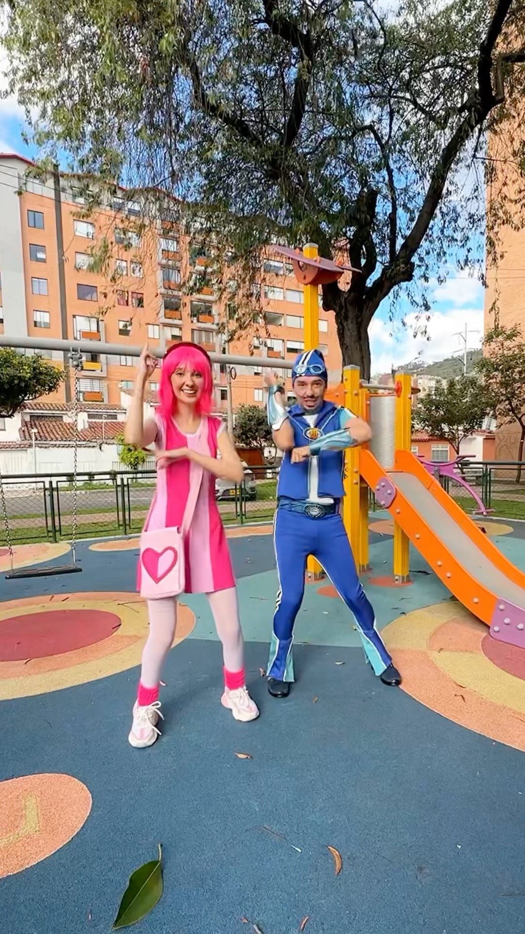 Nuestro Disfraz de Lazy Town con mi Hermana @AmaraQueLinda