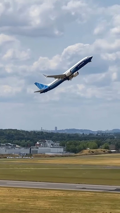 Boeing 737 MAX VERTICAL TAKEOFF ✈️ #aviationdaily #automobile #aviation #airplane #aviationgeek