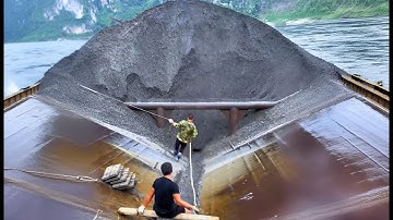 Barge unloads more than 3000 tons of small iron ore - Vlog of work on the barge
