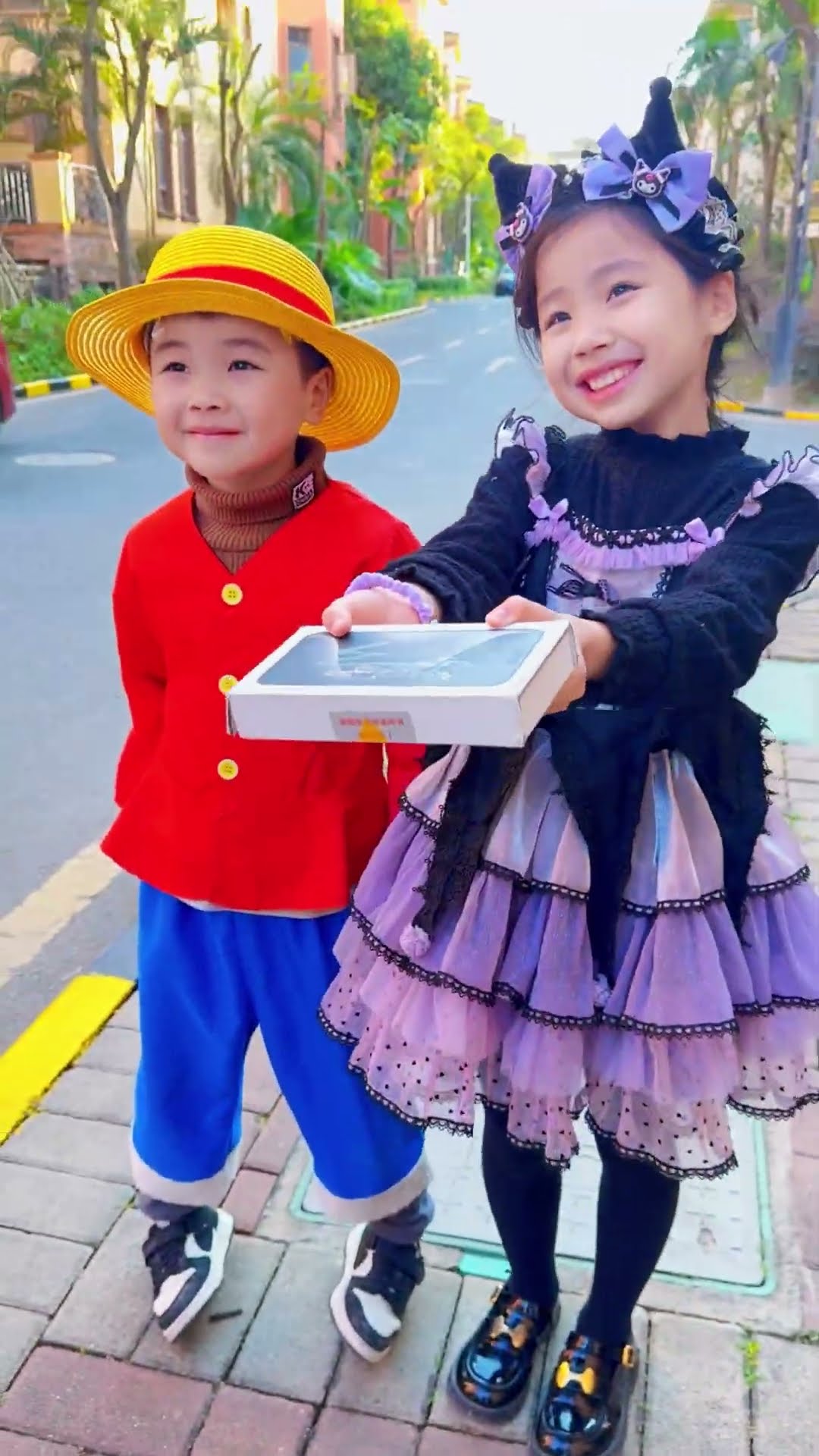 果果小路飞给乞丐送东西 #路飞 #海贼王