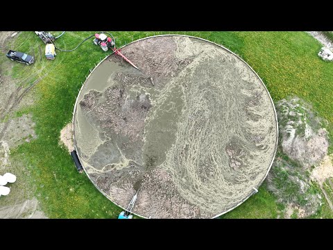 CANADIAN FARMER PUMP BEFORE IT OVERFLOWS 5 MILLION Litres Of MANURE It S Right To The TOP 