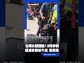 女賊兵仔市場連偷13件衣物遭逮！賴地耍賴拒捕...女警無奈拖上車全都錄｜三立新聞LIVE