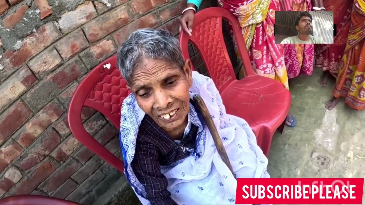 ছেলে ১০ লক্ষ টাকার বাড়িতে থাকলেও বৃদ্ধ মা-কে ফেলে রেখেছে রাস্তার খড়ের ঝুপড়িতে।SupportHumanity |