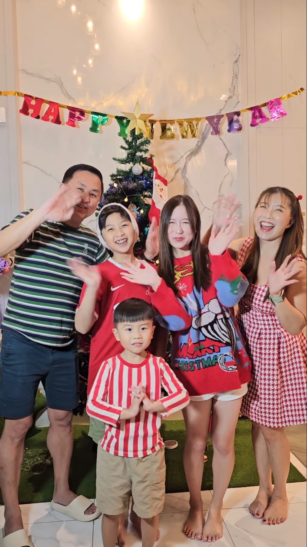 Merry X Mas & Happy New Year 2025 #newyear #ครอบครัว #2madames