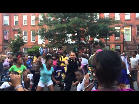 NYPD Police Officer does the Nae Nae. #whip #naenae