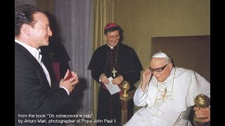U2 / Bono trades his sunglasses with the Pope 1999