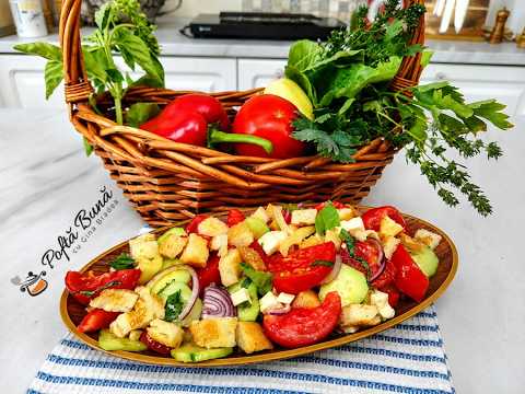 Salată de roșii și castraveți cu brânză și crutoane parfumate