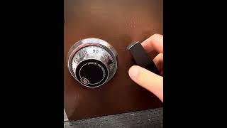 How to dial a combination safe lock #locksmith #safe #combination