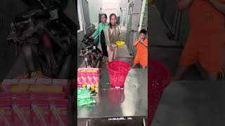 Các bạn ơi cùng với Thiện Thi trò chơi thảy bóng vào sọt trúng thưởng sửa bánh #xuhuongyoutubeshort￼