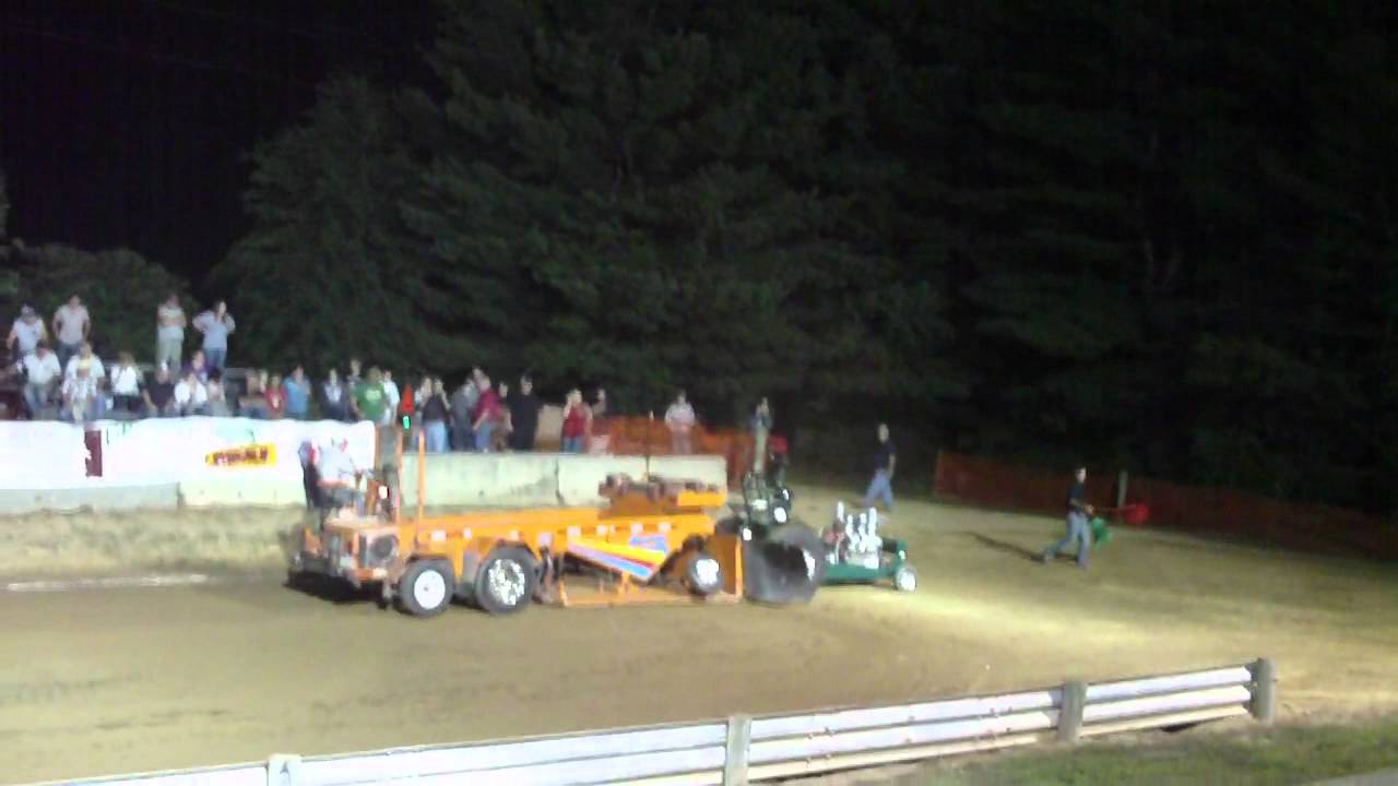 51 Bunker Hill Shootout Truck & Tractor Pull Sat, 081311 in Beloit