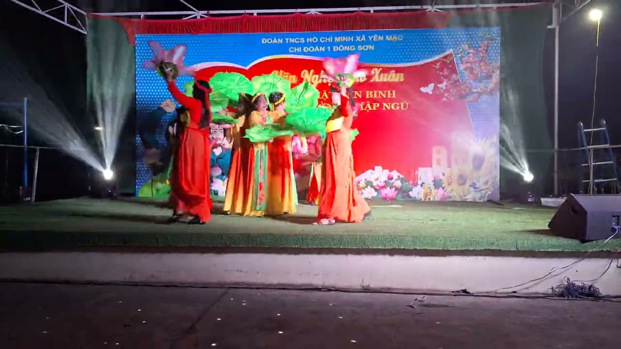 Múa chèo quê hương ơn Bác do clbvn xóm 2 ĐÔNG YÊN  trình bày