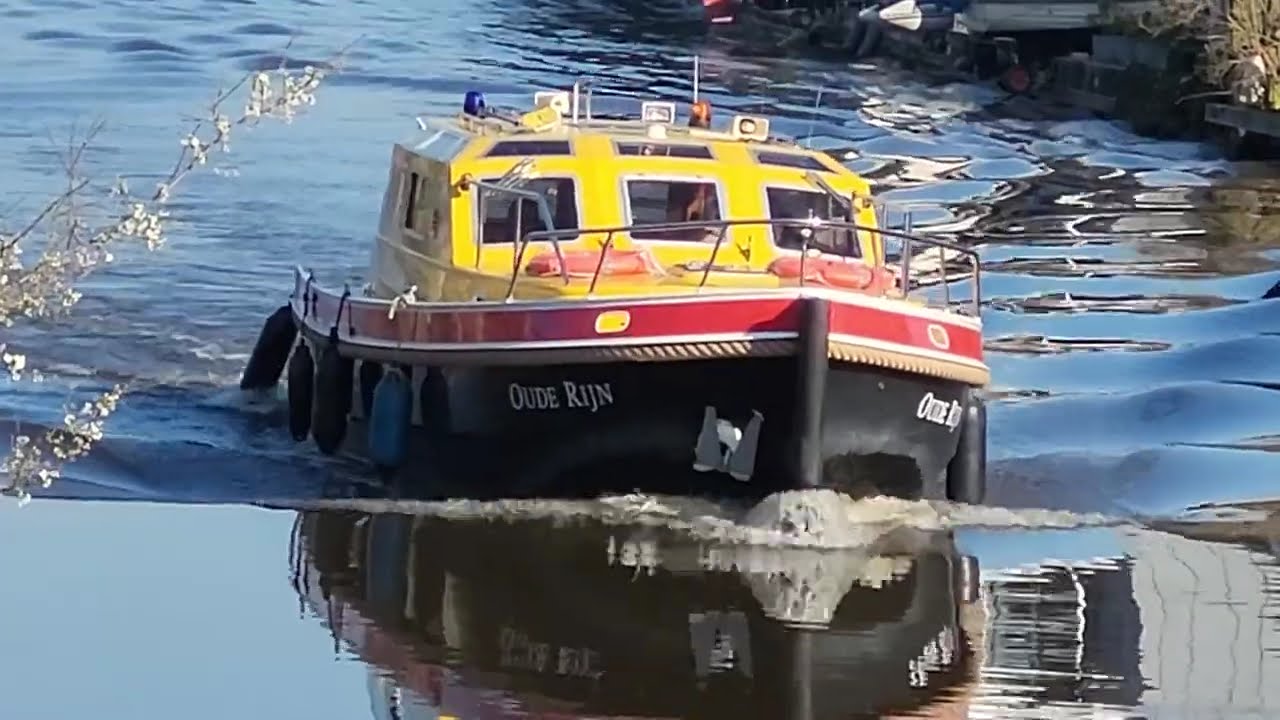 Оуде-Рейн, 1965 год. Один мост открылся, и корабль смог пройти под вторым.