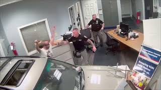 Man crashes into police station playing Welcome to the Jungle but you can actually hear the song