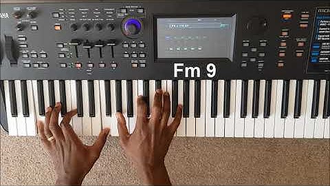 How to solo using the altered scale - Improvising over dominant 7 chords