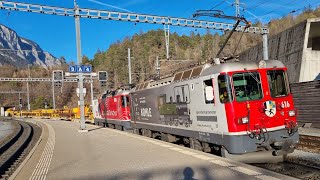 RhB Ge 4/4 II mit Schienentransport durchfahrt in Reichenau-Tamins
