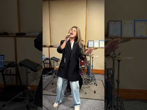 Музика зцілює Kvitkagaevska щераз Singer Love Music квіткагаєвська