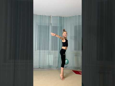 Как вам мой новый мяч? #художественнаягимнастика #sports #спорт #rg #хг #ульянамишкурова2013