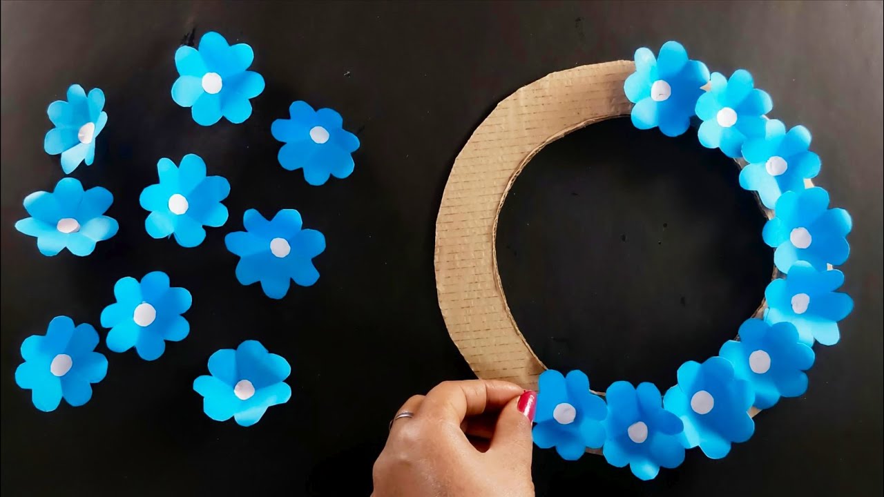 Craft Using Chart Paper Chart paper ke designs/paper craft wall hanging/paper flower wall ...