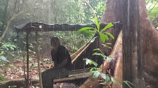 SOLO CAMPING IN HEAVY RAIN-BUILD A hut UNDER BIG TREES