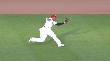 KC@CIN: Byrd makes tough catch to end the threat