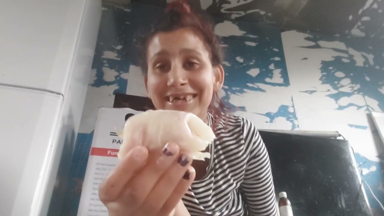 Danas je moja zena odlucila da nam spremi sarmu i batake svi lajk za moju kuharicu