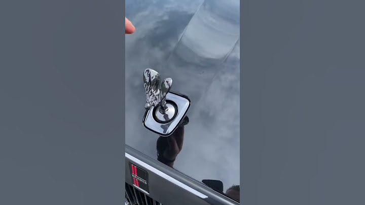 Stealing Spirit of Ecstasy from a Brabus Rolls Royce 😅