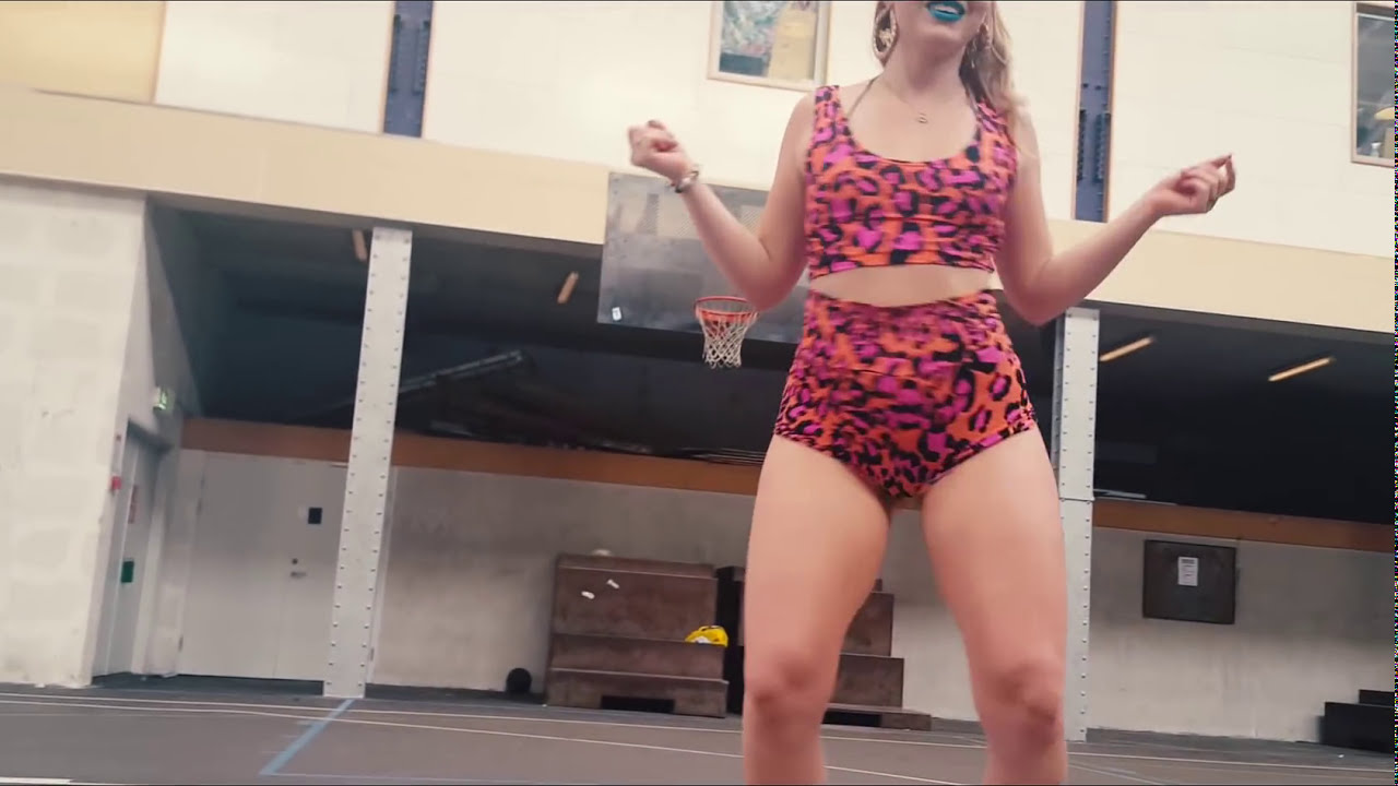 Twerk queen louise youtube