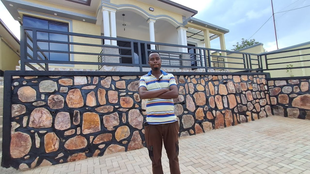 House for sale in kicukiro 180m tel:0780859424