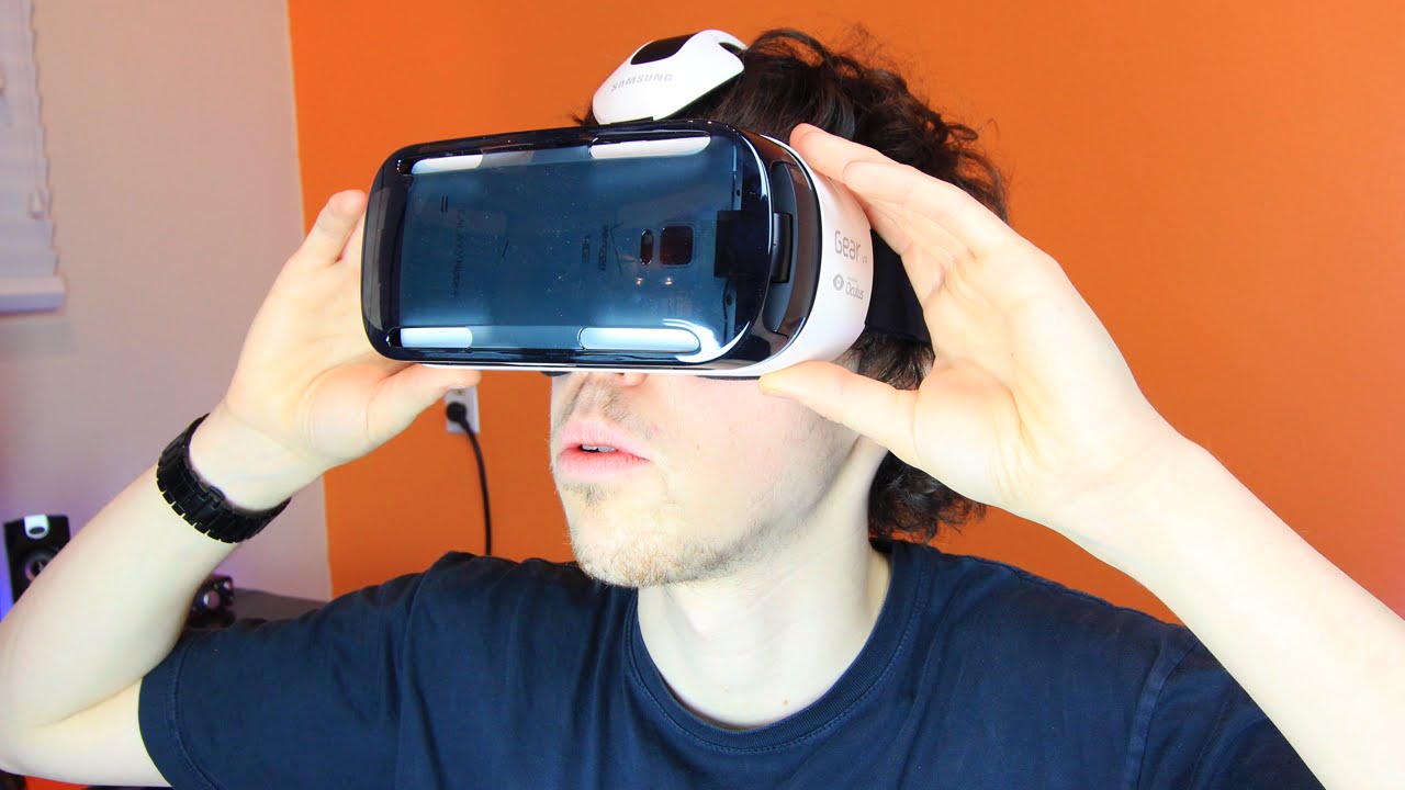 SAMSUNG'S FIRST VIRTUAL REALITY HEADSET! YouTube
