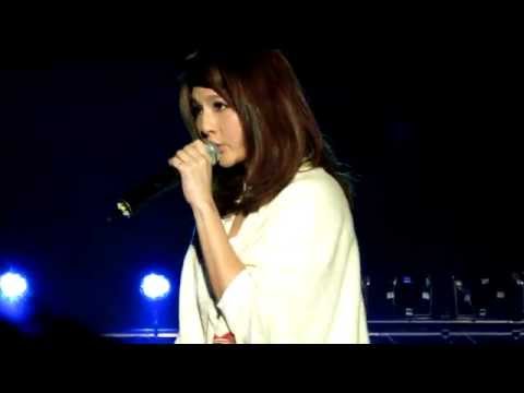 2012.04.07 板橋高中演唱會~郭靜(在樹上唱歌01)