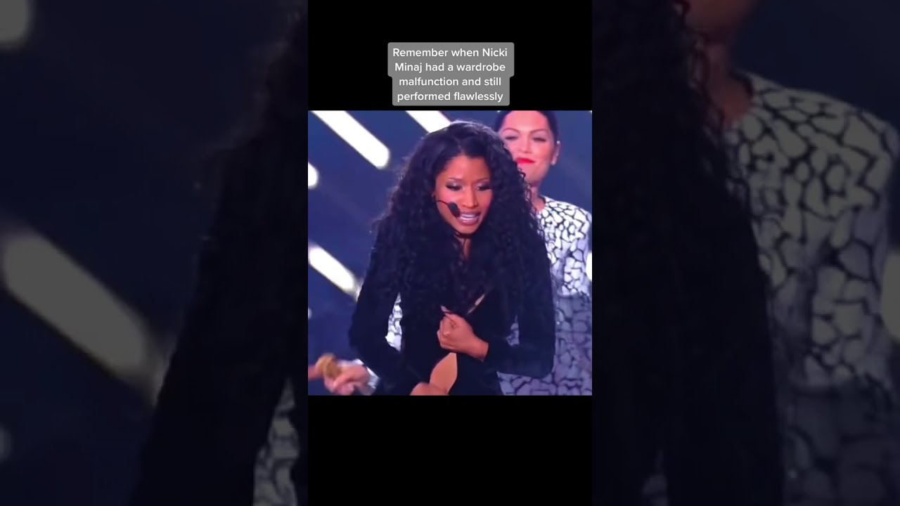 Video - When Nicki Minaj Had A Wardrobe Malfunction And Still Performed