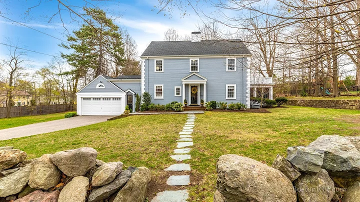 61 Walnut St, Milton MA - Kathleen Huntington - Tel 617-922-0527