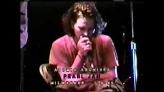 Video thumbnail of "Pearl Jam - Little Wing / Magot Brain (Milwaukee, 1995)"