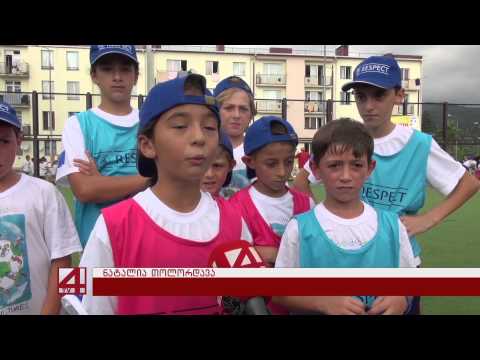 აფხაზეთიდან დევნილი ბავშვები ერთმანეთს სახალისო თამაშებში შეეჯიბრნენ