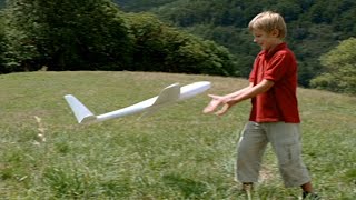 A Kid Built An Anti-Gravity Plane With No Engines Scientists Cant Explain It