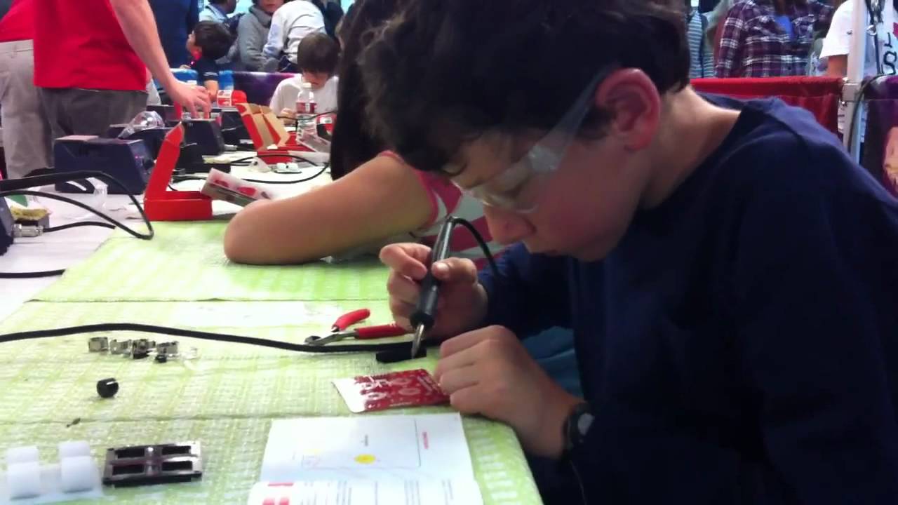Learning to solder - YouTube