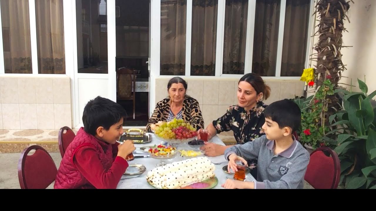 Испекла вкусный торт Избушка из хлеба 