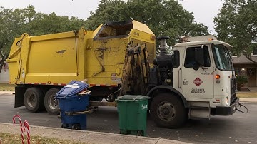 Winter: AutoCar ACX Heil DuraPack Python On Post Christmas Recycling