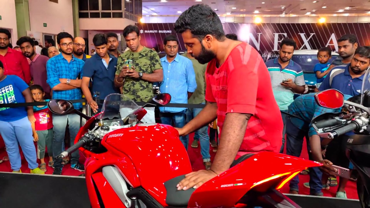 Hindu auto expo 2018 |  Ducati panigale V4 | Track sarath | flamethrower