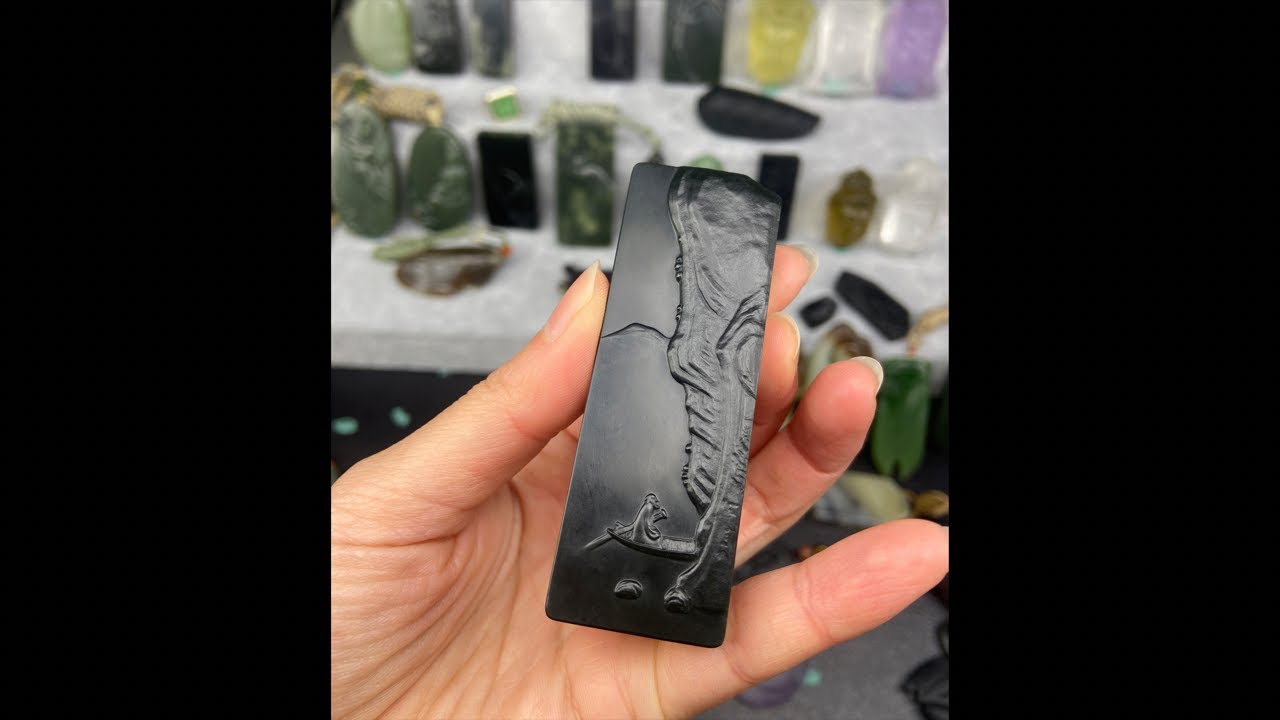 【#治玉先生翡翠艺术馆】王老師帶您欣賞、精品冰種翡翠掛件、美貨多多、一起品鑒玉雕大師佳作。#翡翠  #翡翠直播   #珠寶   #玉石  #玉鐲  #玉器  #翡翠代購#和田玉