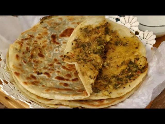 Lachedar Crispy Aloo Methi ka Paratha Recipe - Lachha Paratha - Lachedar Paratha Banane ka Tarika | Cooking with Asifa