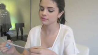 Selena Gomez answers YOUR questions!