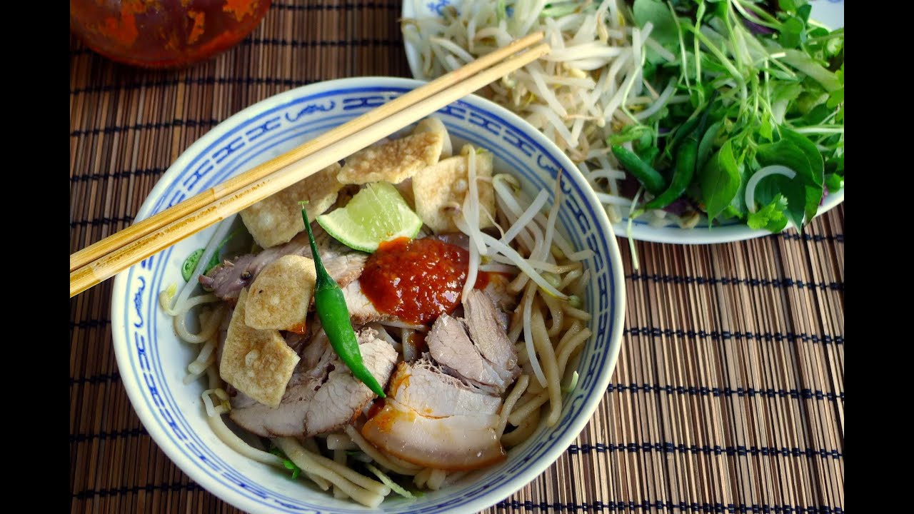 Hoi An Noodle Recipe (Cao Lau) - Brown Noodle with Pork and Greens   Helen